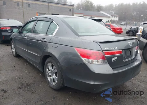 2011 Honda Accord Lxp z USA, uszkodzony, nr VIN 1HGCP2F40BA017734